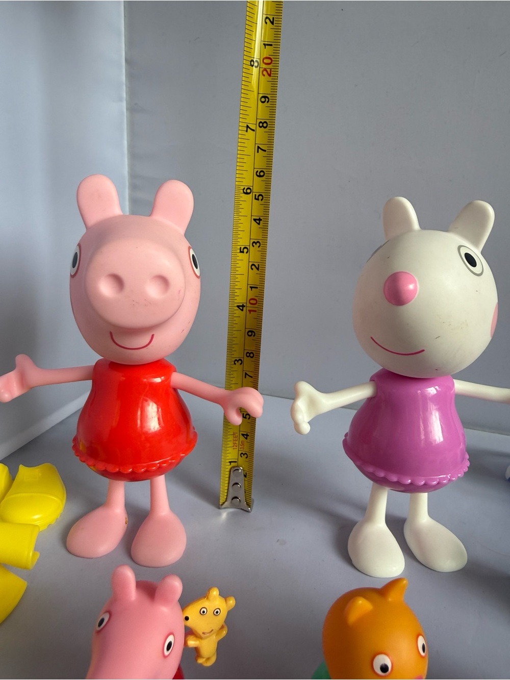 Peppa Pig Lot- Dress Up Peppa & Suzy Dolls w/ Accessories & Mini Figures - Picture 7 of 8